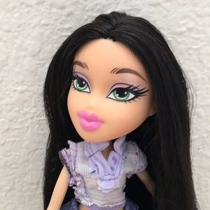 Bratz Doll MGA 2015” Jade Shopping Fashionista”with clothes and accessory